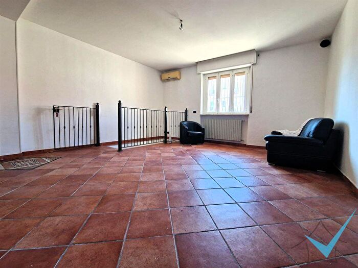 Appartamento trilocale in vendita in Via Solferino, Cogliate