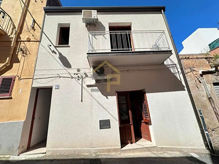 Casa trilocale in vendita in Via Alonzo, Castellammare Del Golfo