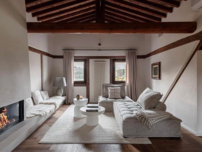 Appartamento con 6 locali in affitto in Via Sant'Andrea a Rovezzano, Rovezzano, Firenze