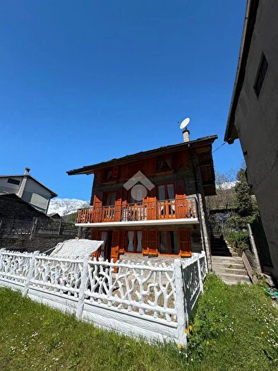 Casa con 7 locali in vendita in Via dei Pini, Groscavallo