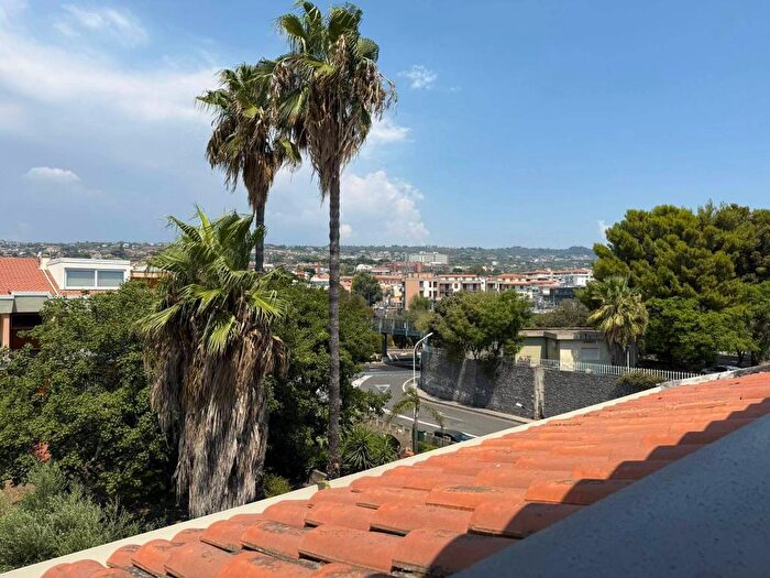 Appartamento trilocale in affitto in Via Salvatore Quasimodo, Carruba di Ognina Teseo, Catania