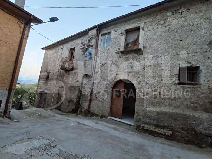 Casa con 6 locali in vendita in Via Latina, Caianello