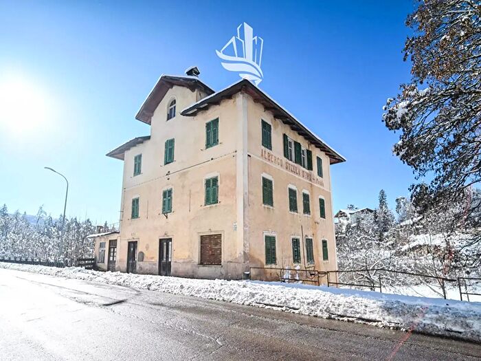 Casa con 10 locali in vendita in Via Mendola, Ruffrèmendola