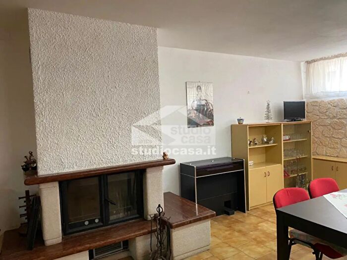 Appartamento trilocale in vendita in Via Fontana Carona, Carona