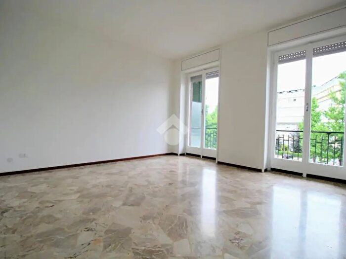 Appartamento trilocale in affitto in Via Luigi Galvani, Brescia