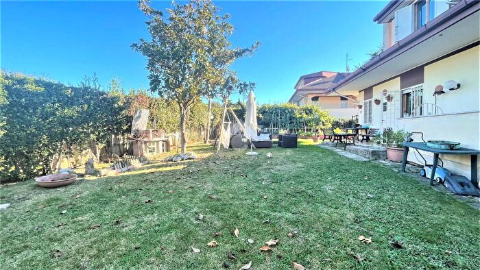 Casa con 6 locali in vendita in Via Montebello, Guidonia Montecelio