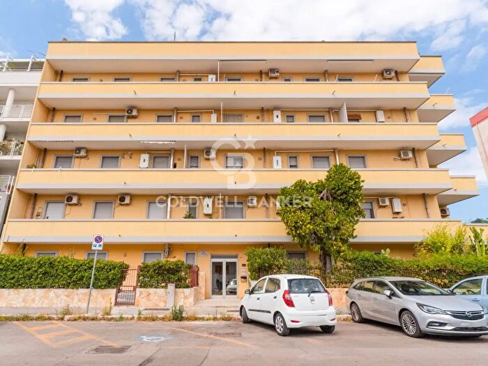 Appartamento con 5 locali in vendita in Via Carlo Massa, Lecce