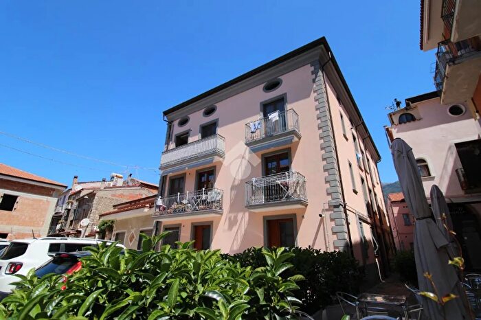 Appartamento trilocale in vendita in Via Costabile Carducci, Sapri