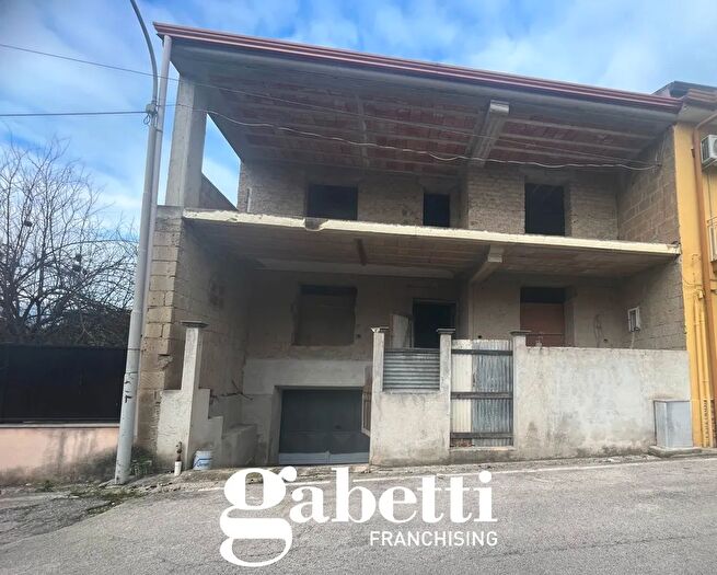 Casa con 6 locali in vendita in Via Domenico Cimarosa, Pignataro Maggiore