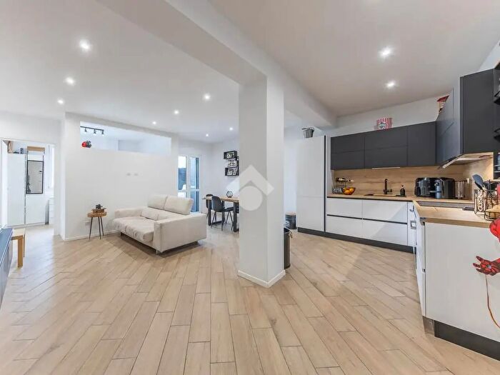 Appartamento trilocale in vendita in Via Placanica, Roma