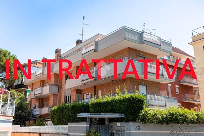 Appartamento trilocale in vendita in Via Francesco Marconi, Roma