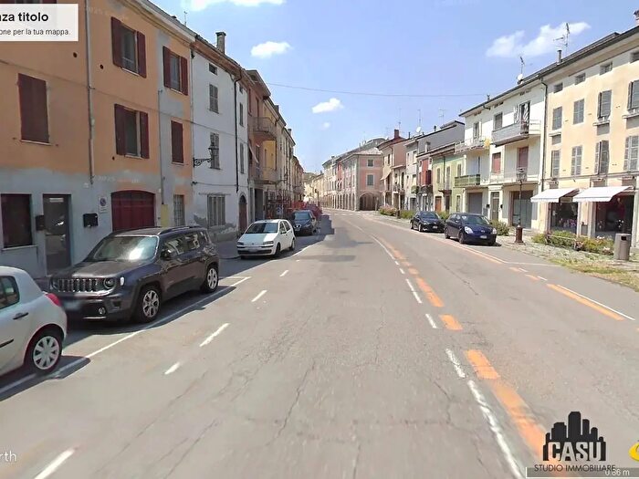 Casa con 9 locali in vendita in Soragna