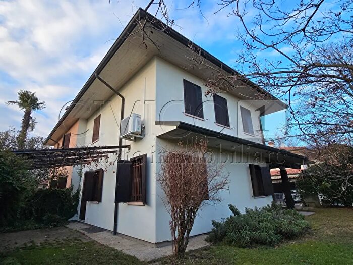 Casa con 7 locali in vendita in Via dei Fanti, Torri Di Quartesolo