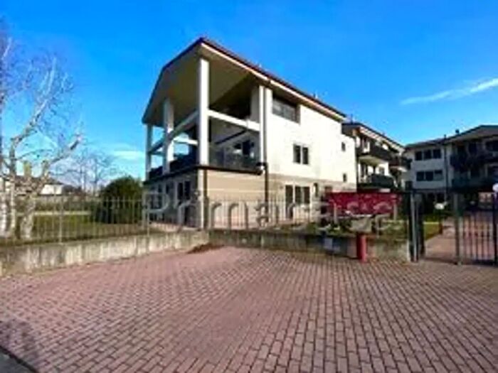 Appartamento trilocale in vendita in Via Giuseppe Garibaldi, Bovolone