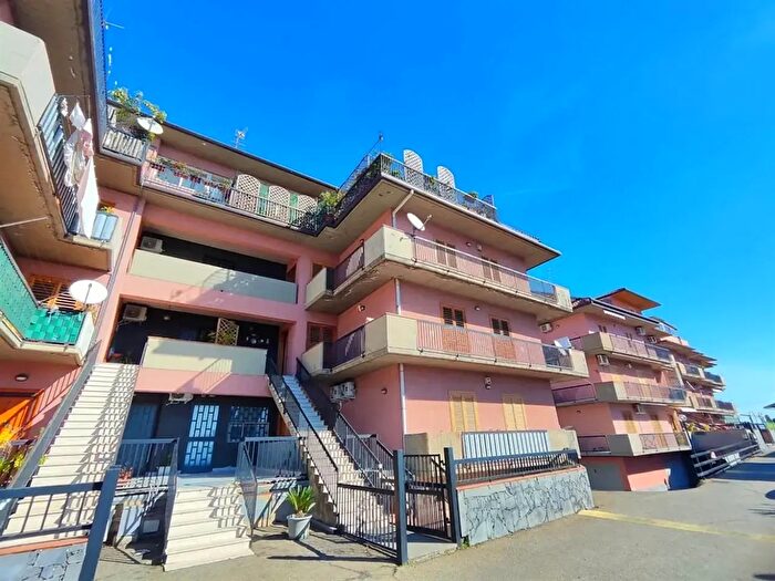 Appartamento quadrilocale in vendita in Via Sciarelle, Aci SantAntonio