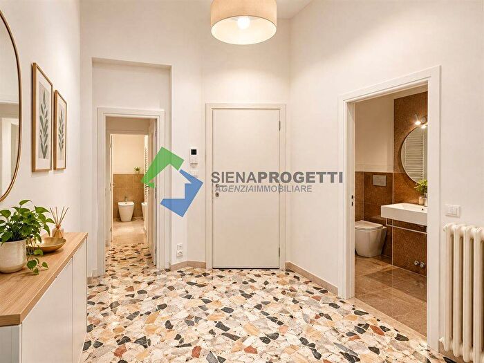 Appartamento con 6 locali in vendita in Via del Porrione, Piazza del Campo Duprè, Siena
