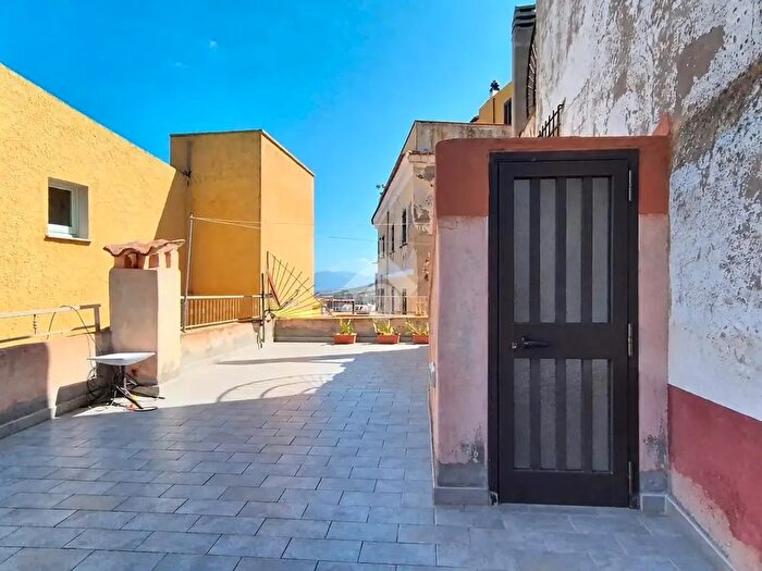 Casa trilocale in vendita in Via Giuseppe Mazzini, Castelsardo