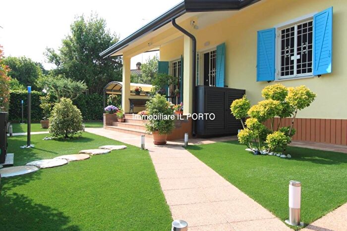 Casa quadrilocale in vendita in Comacchio