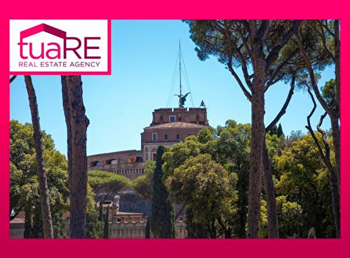 Appartamento con 6 locali in vendita in Piazza Adriana, Roma