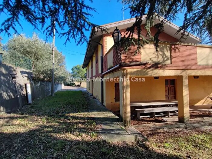 Casa con 9 locali in vendita in Via Cannelle, Montelabbate