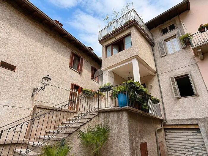 Casa trilocale in vendita in Via Luzzana Superiore, Bienno