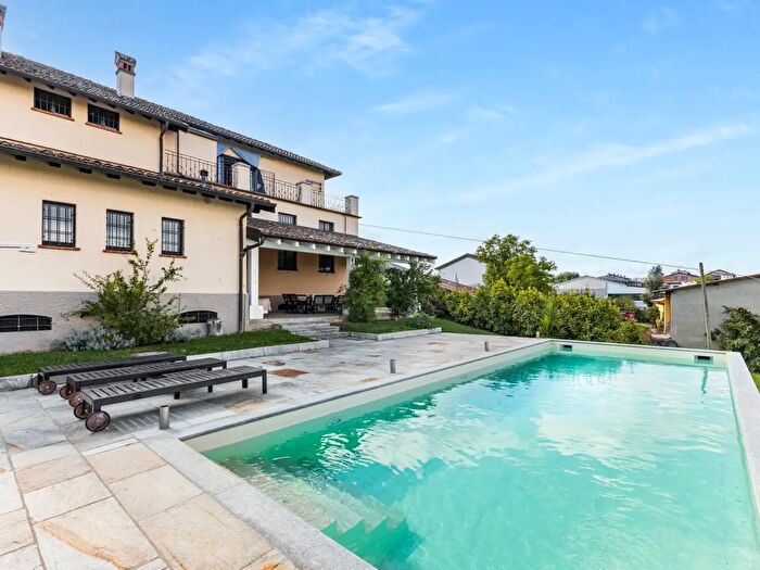 Appartamento con 5 locali in vendita in Ziano Piacentino