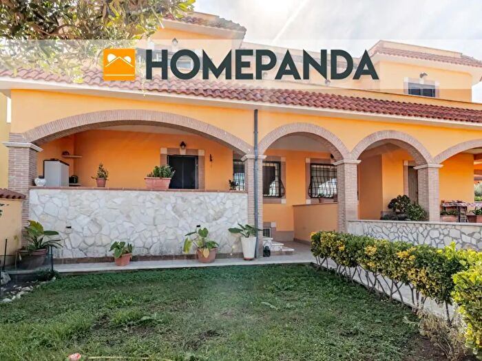 Casa con 6 locali in vendita in Via Bassano del Grappa, Ardea