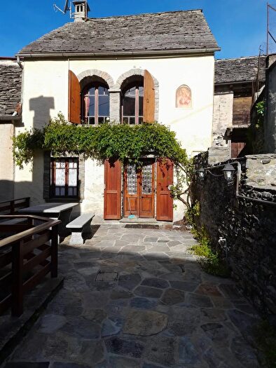 Casa quadrilocale in vendita in Craveggia, Toceno