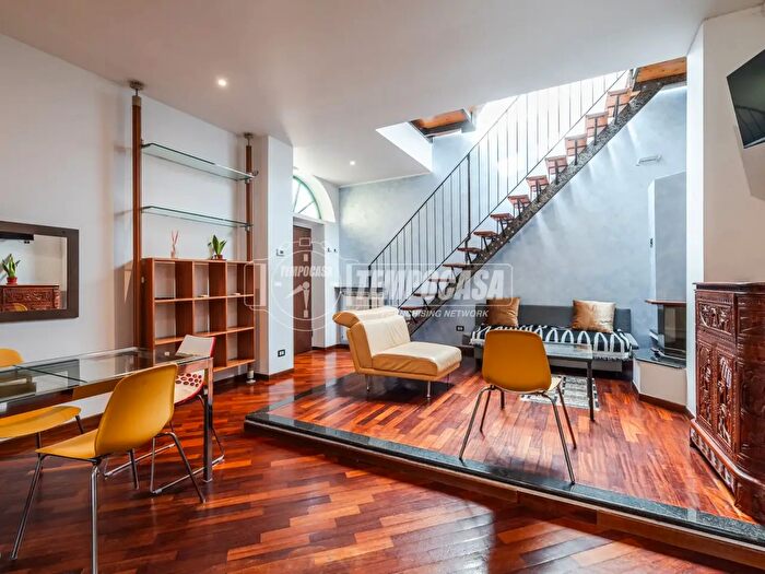 Appartamento trilocale in vendita in Via Melchiorre Gioia, Milano