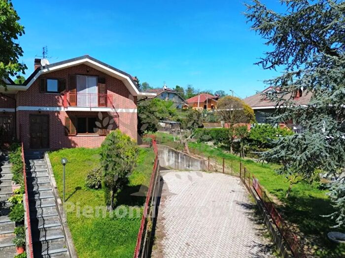 Casa con 6 locali in vendita in Via Colombè, Trana