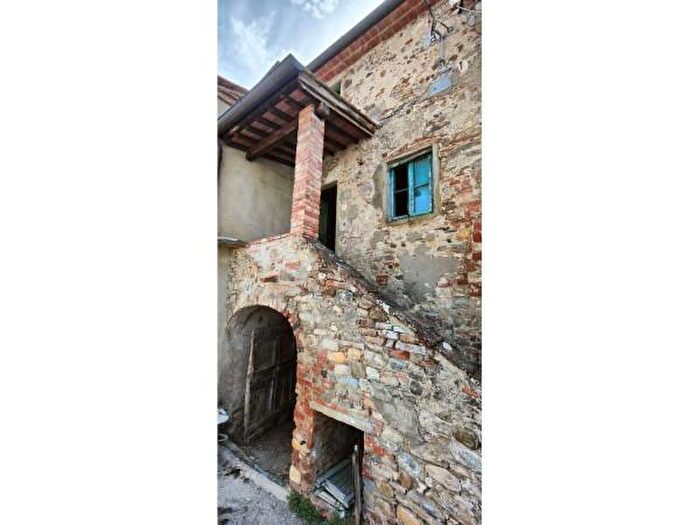 Casa quadrilocale in vendita in Laterina Pergine Valdarno