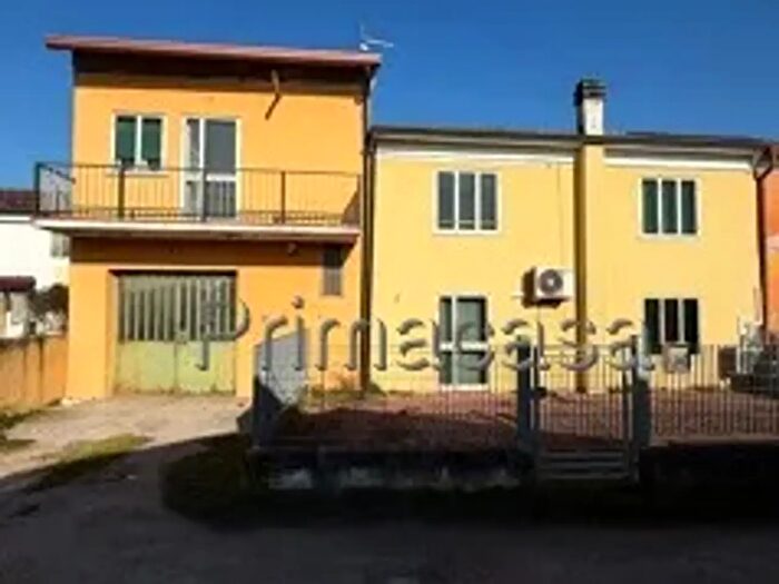 Casa con 10 locali in vendita in Via Giuseppe Garibaldi, Bovolone