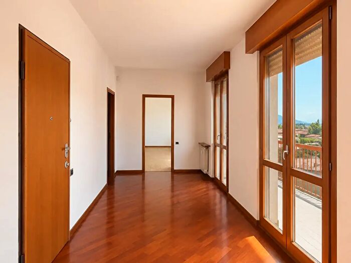 Appartamento con 5 locali in vendita in Gorlago