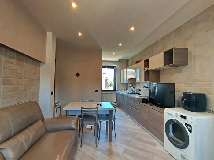 Appartamento trilocale in vendita in Via Gherardo degli Angeli, Salerno