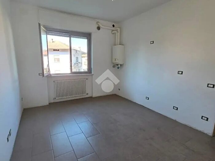 Appartamento trilocale in vendita in Via Mameli, Romano Di Lombardia