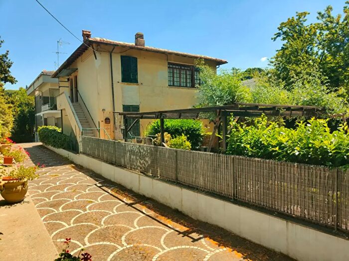 Appartamento trilocale in vendita in Via Novembre, Grottaferrata
