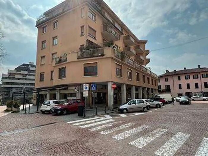 Appartamento quadrilocale in affitto in Piazza Maggio, Varese