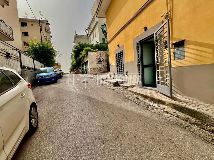 Appartamento bilocale in vendita in Via Porta di Posillipo, Napoli