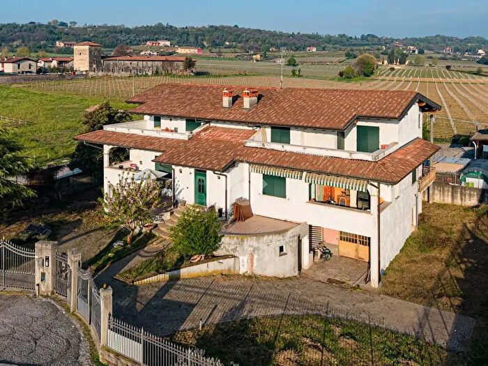 Appartamento trilocale in vendita in Via Sole delle Alpi, Adro