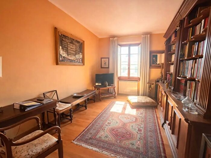 Appartamento con 6 locali in vendita in Firenze