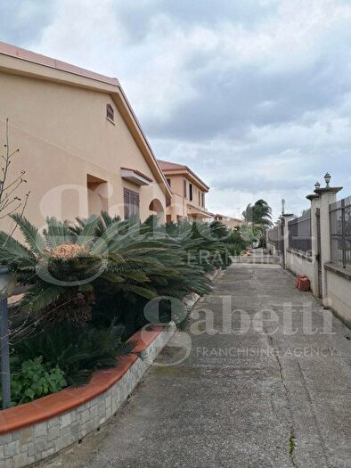 Casa con 8 locali in vendita in Via Ferdinando Magellano, Carini