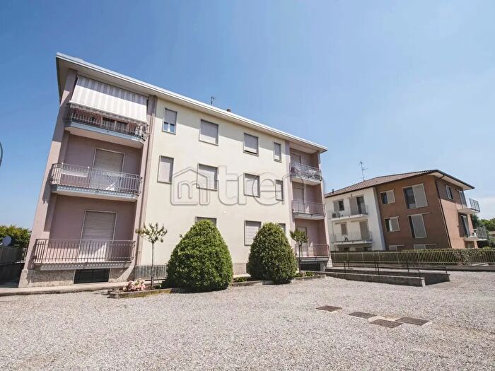 Appartamento trilocale in affitto in Via Pagliera, Lainate