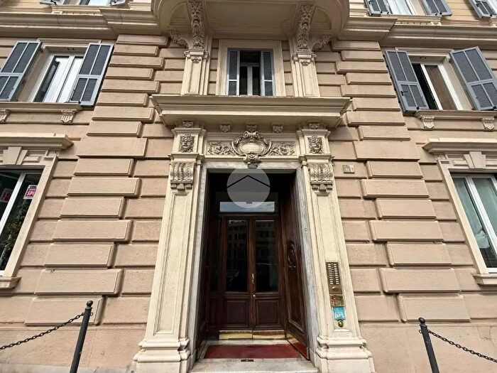 Appartamento con 5 locali in vendita in Via Edilio Raggio, Genova