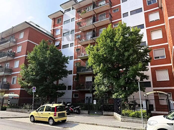 Appartamento trilocale in vendita in Via Olona, Pero