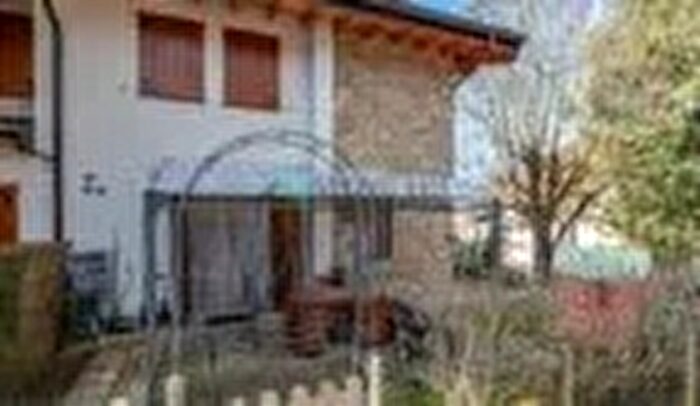 Appartamento quadrilocale in vendita in Castione Della Presolana