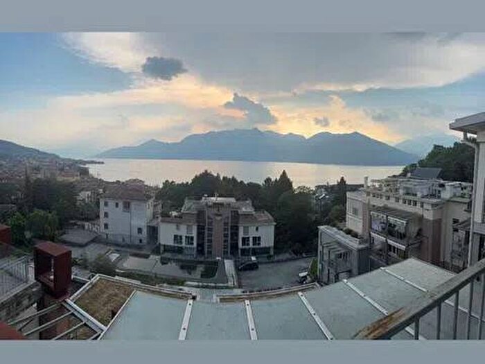 Appartamento bilocale in affitto in Piazza San Francesco SNC, Centro, Luino