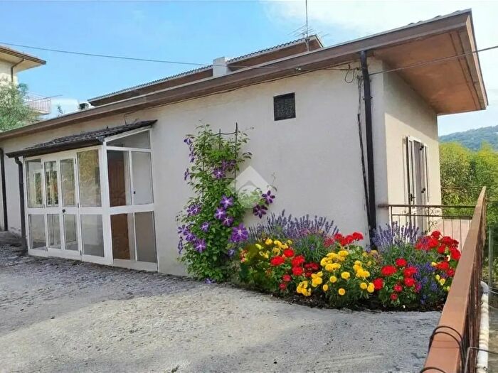 Casa con 5 locali in vendita in Via Viadantico, Castelfranci