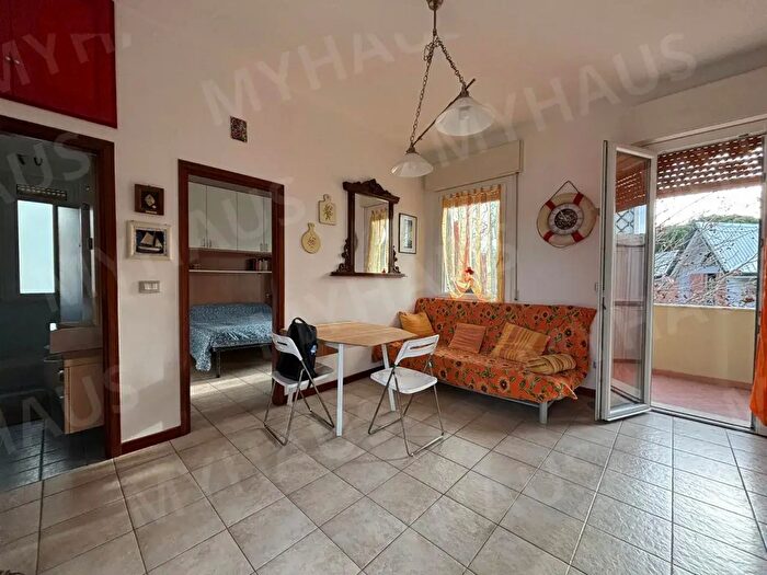 Appartamento trilocale in vendita in Via Antonio Canova, Cesenatico