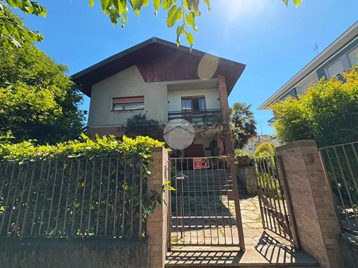 Casa con 11 locali in vendita in Corso Roma, Cuorgne'