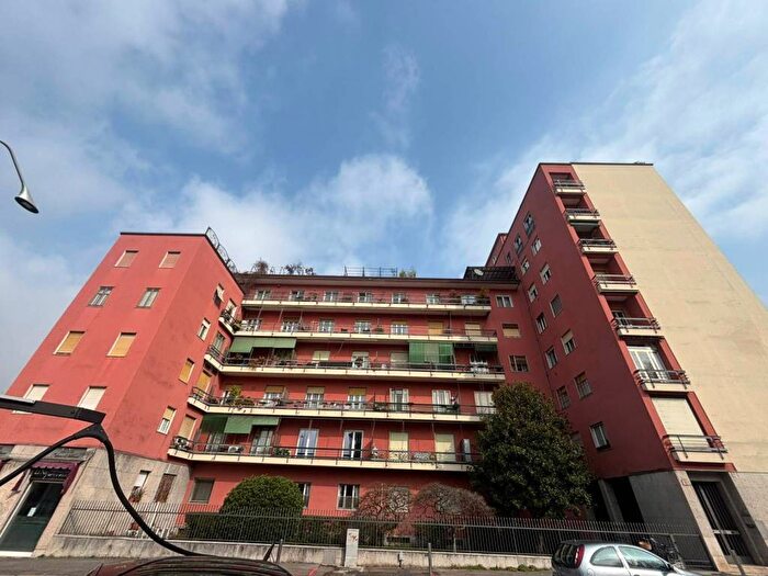 Appartamento trilocale in affitto in Piazzale Camillo Golgi, Crocifissa di Rosa, Brescia